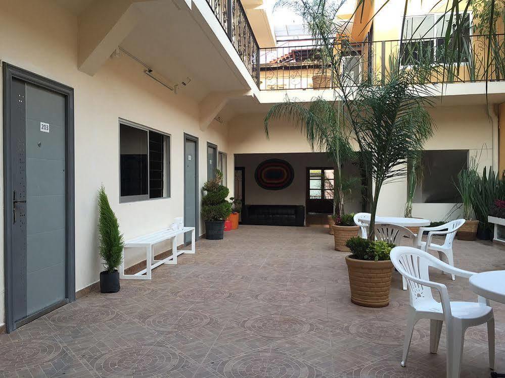 Oyo Hostel Oasis Centro Cerca Del Hospital Issste Hospital Jose Ma Morelos Мехико Экстерьер фото