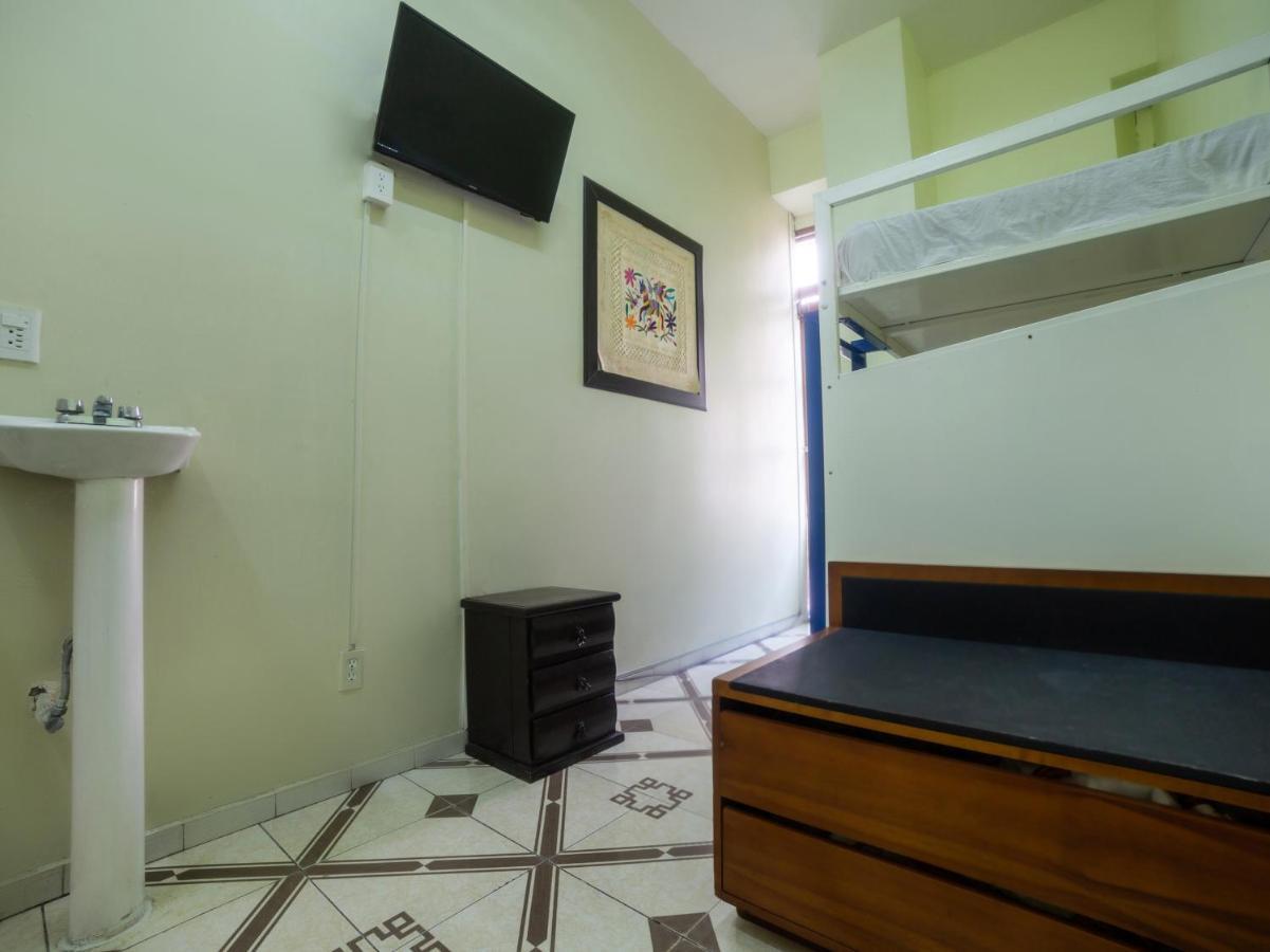 Oyo Hostel Oasis Centro Cerca Del Hospital Issste Hospital Jose Ma Morelos Мехико Экстерьер фото