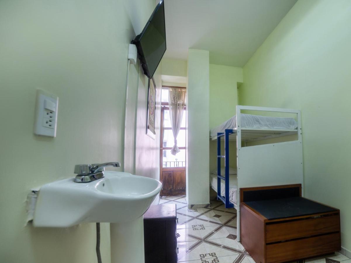 Oyo Hostel Oasis Centro Cerca Del Hospital Issste Hospital Jose Ma Morelos Мехико Экстерьер фото